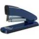 Grapadora Petrus 2001p azul capacidad 20 hojas.